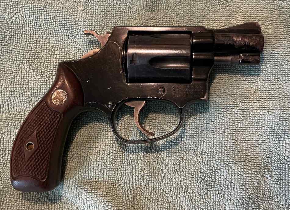 S&amp;W model 37 Airweight 38 special