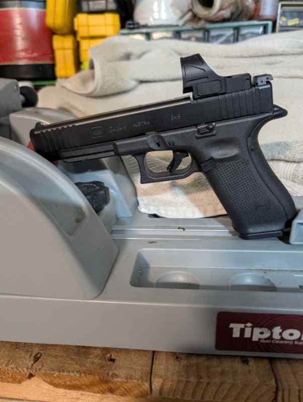 Bnib Glock model 34 mos 